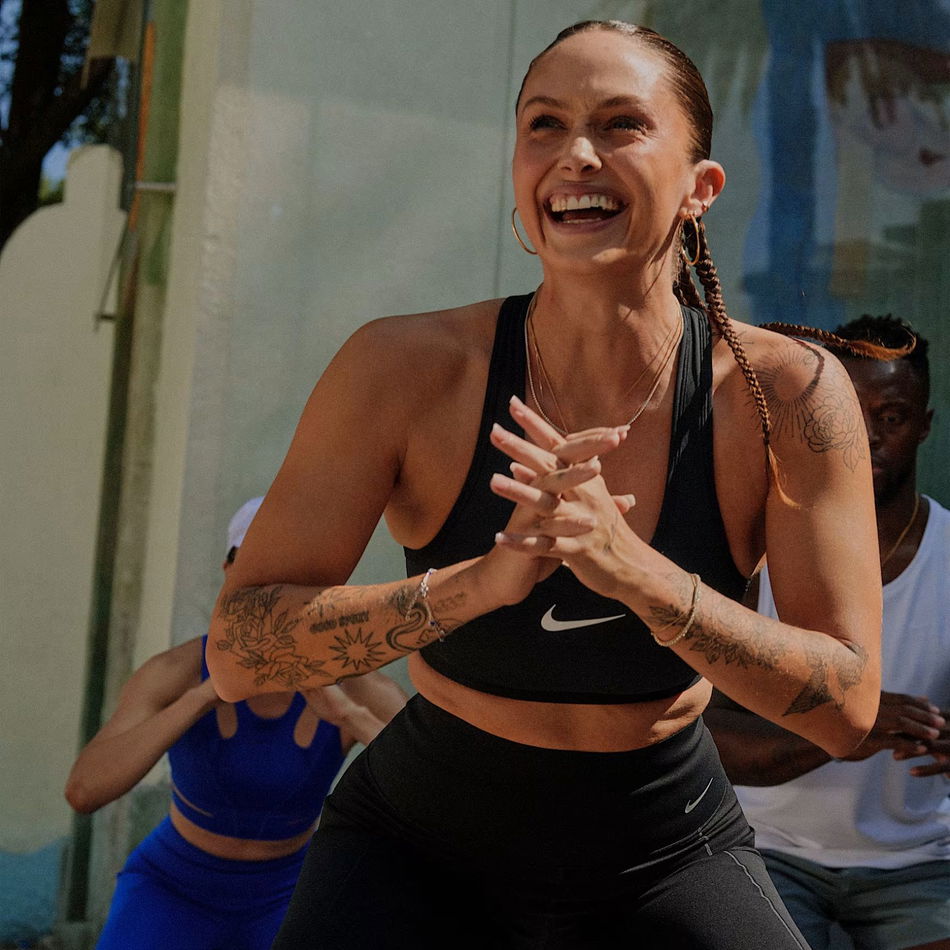 Dri-FIT Swoosh Hafif Destekli Ayarlanabilir Kadın Sporcu Sütyeni
