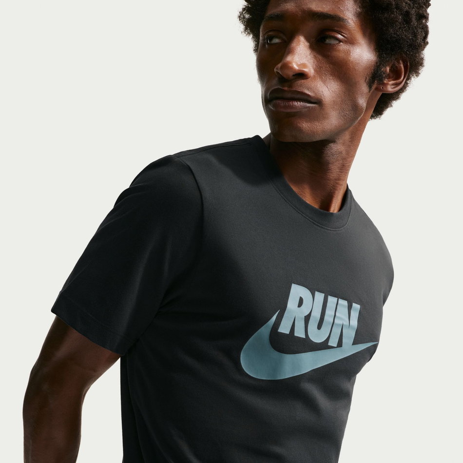 Dri-FIT Tee Run Swoosh Erkek Siyah Tişört
