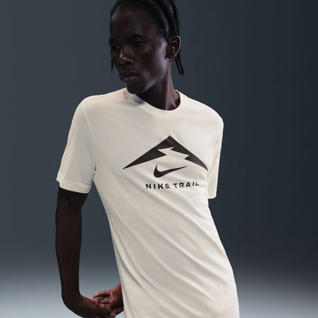 NIKE - Dri-FIT Tee Trail Logo Erkek Bej Tişört (1)