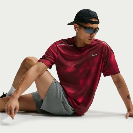 NIKE - Dri-FIT UV Miler Aop Ss Erkek Kırmızı Tişört