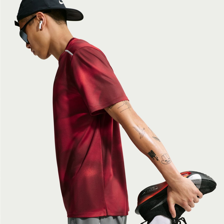 Dri-FIT UV Miler Aop Ss Erkek Kırmızı Tişört
