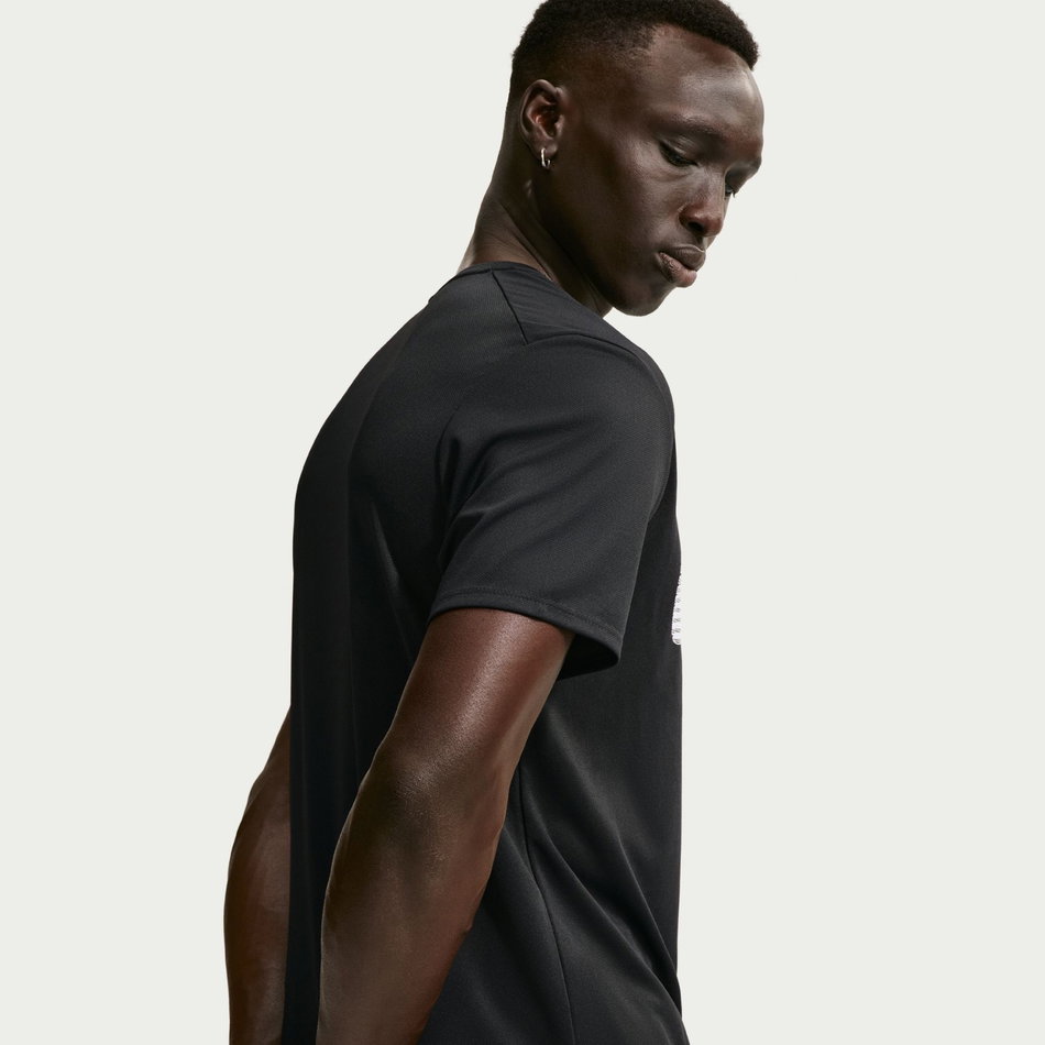 Dri-FIT UV Miler Run Energy Ss Erkek Siyah Tişört