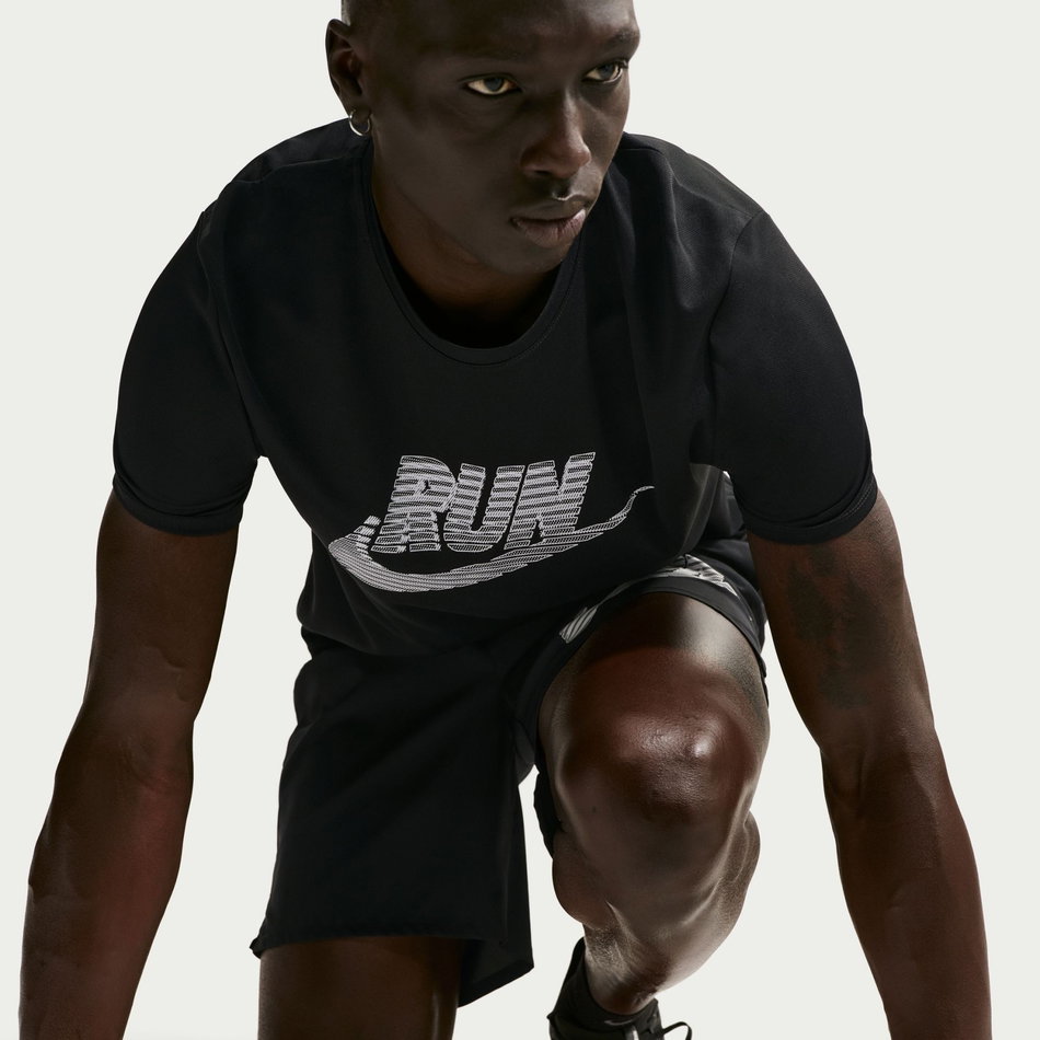 Dri-FIT UV Miler Run Energy Ss Erkek Siyah Tişört