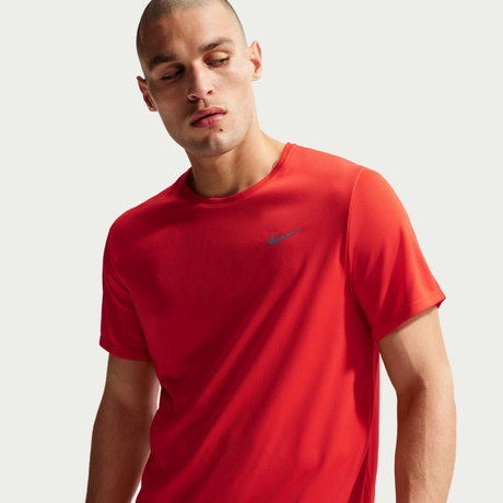 NIKE - Dri-FIT Uv Miler Ss Erkek Kırmızı Tişört (1)