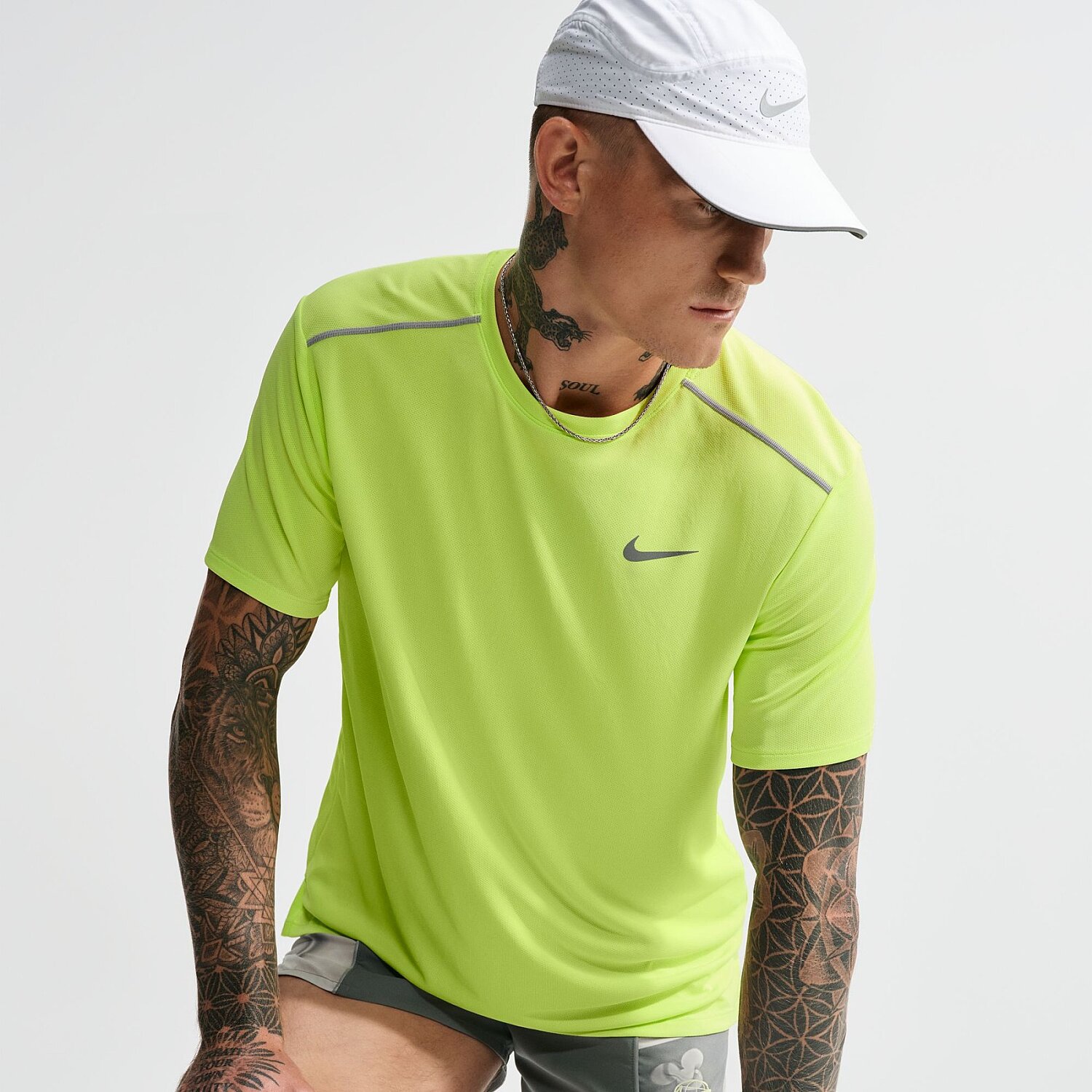 Мужская футболка Nike Dri-FIT Uv Miler Ss Sari
