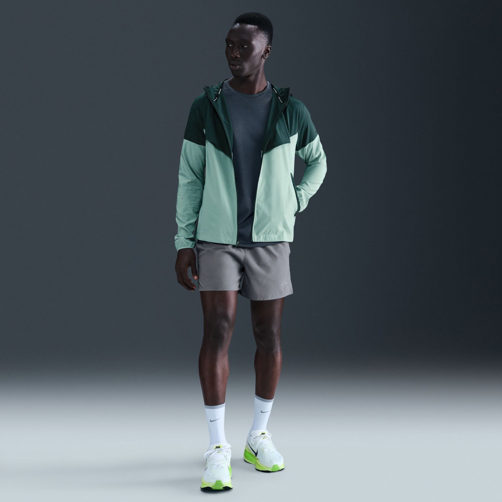 Nike Impossibly Light WR Jacket Erkek Ceket ve Yağmurluk HV6521-390