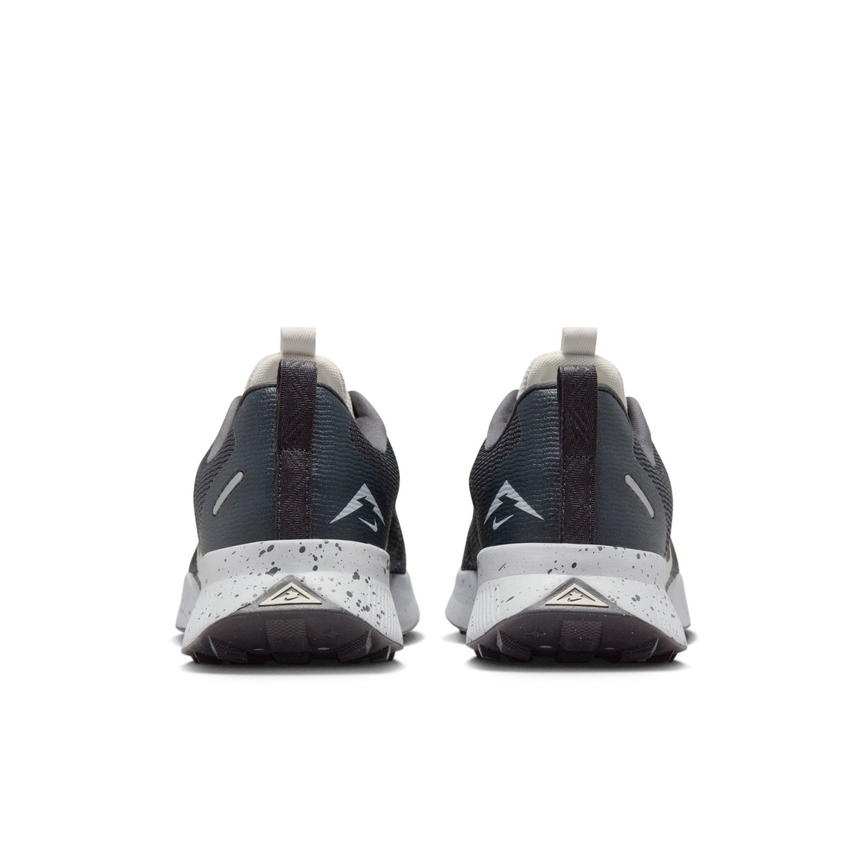 Nike Gri Nike Juniper Trail 3 Erkek Koşu Ayakkabısı