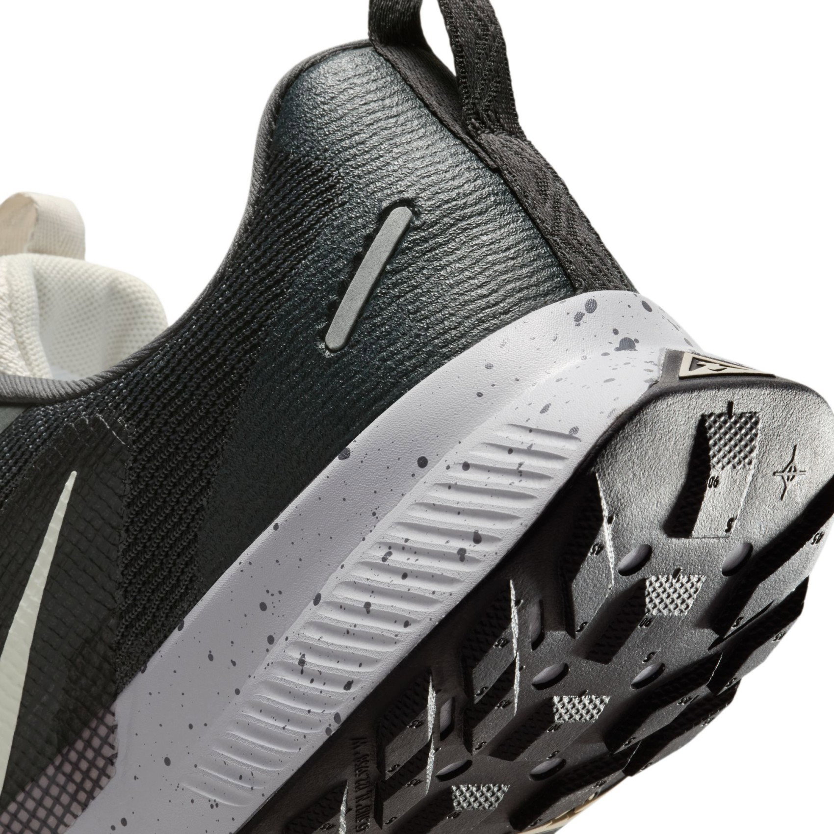 Nike Gri Nike Juniper Trail 3 Erkek Koşu Ayakkabısı