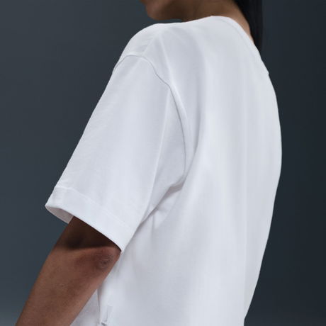 NIKE - Luxe SS Tee Boxy Kadın Beyaz Tişört (1)
