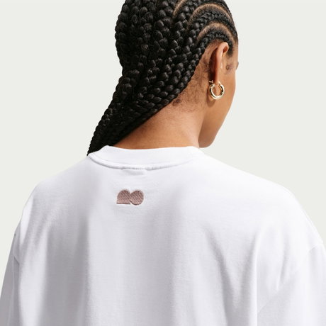 NIKE - Naomi Osaka Luxe Os Tee Kadın Tişört (1)