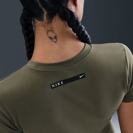 NIKE - Nike Sportswear Crop Kadın Yeşil Tişört (1)