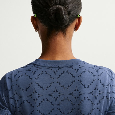 NIKE - Nsw Chill Knit Crop Sportique Tee Kadın Mavi Tişört (1)