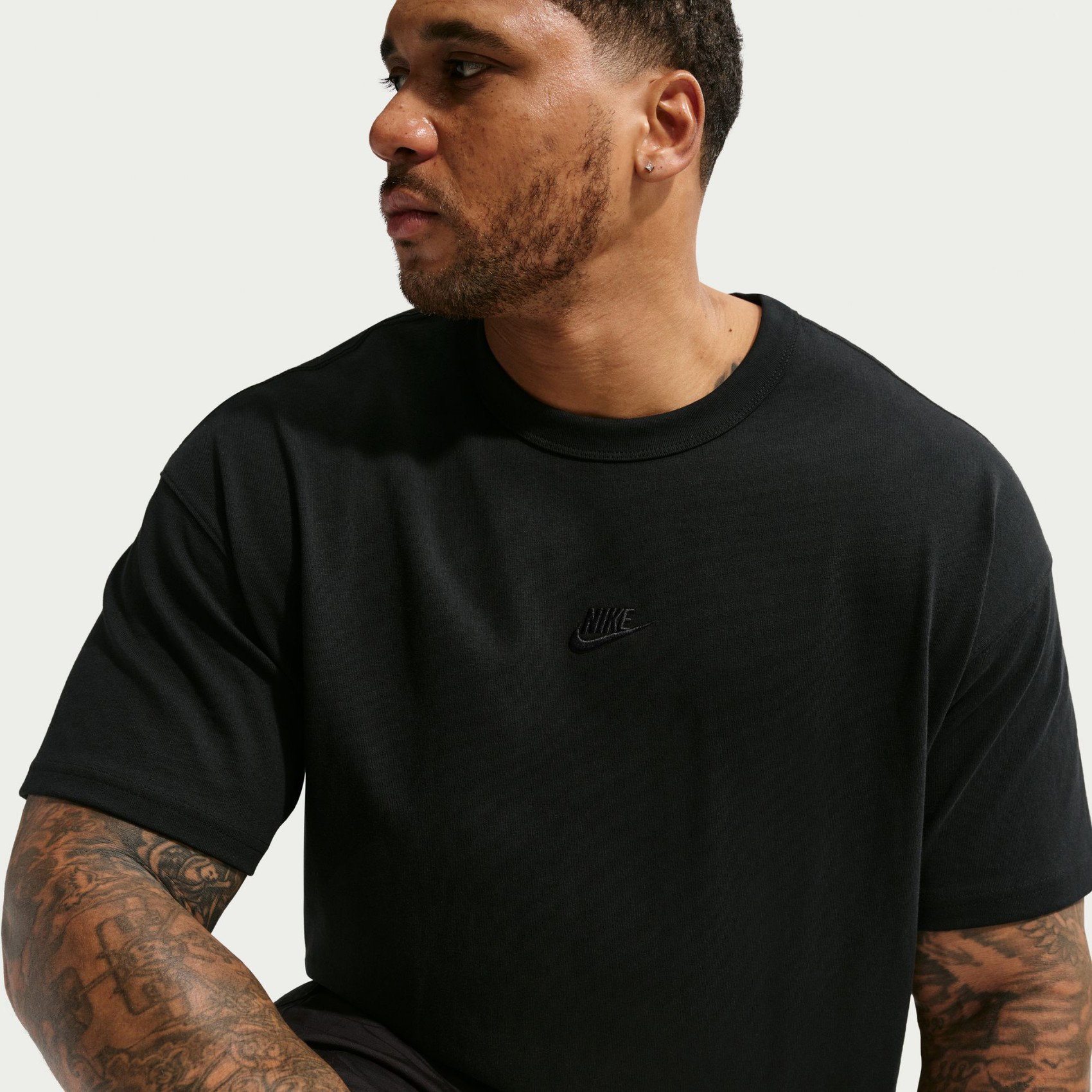 Nike Nsw Tee Premium Essential Erkek Siyah Tişört IH1121-010