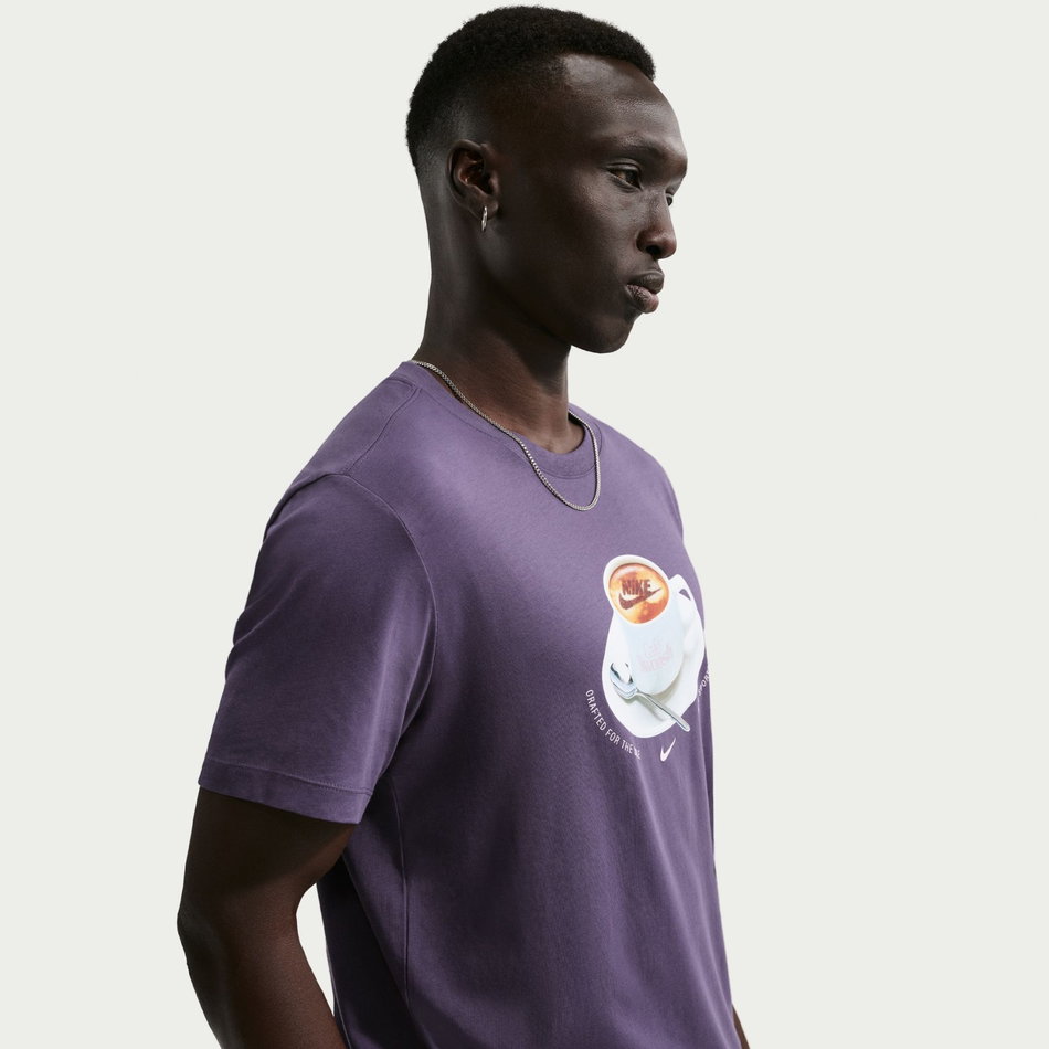 Nsw Tee Std Cafe Swoosh Mug Erkek Mor Tişört