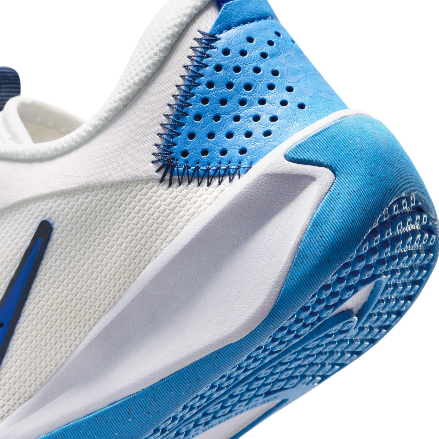 Nike Beyaz Nike Omni Multi-Court Gs Basketbol Ayakkabısı