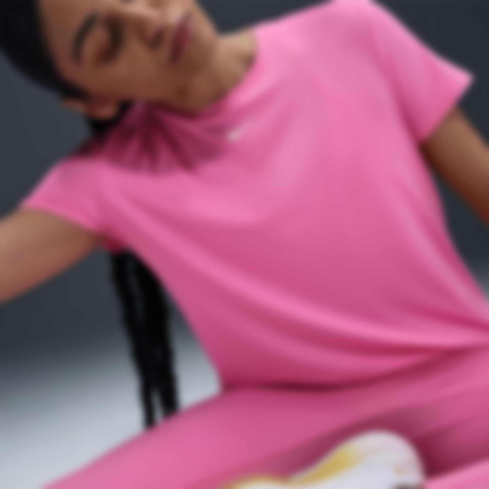 NIKE - One Classic Dri-FIT SS Top Kadın Tişört
