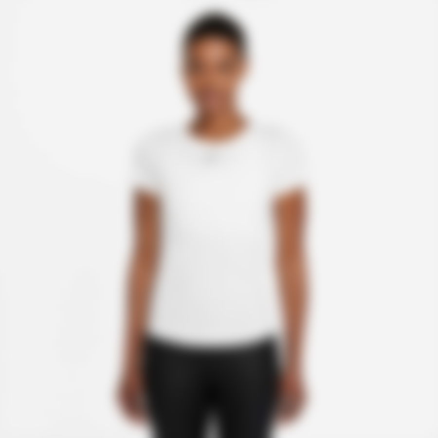NIKE - One Dri-FIT Short-Sleeve Slim Top Kadın Tişört