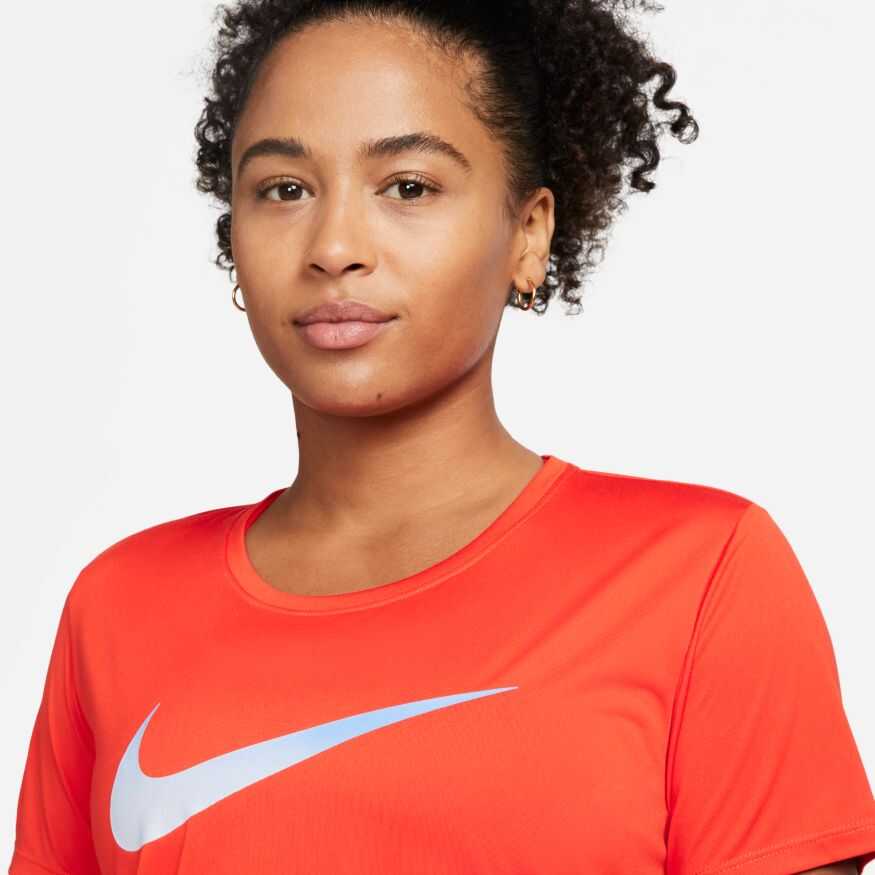 One Dri Fit Swoosh Hbr Kadın Tişört