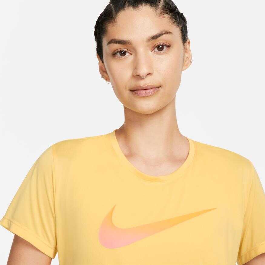 One Dri Fit Swoosh Kadın Tişört