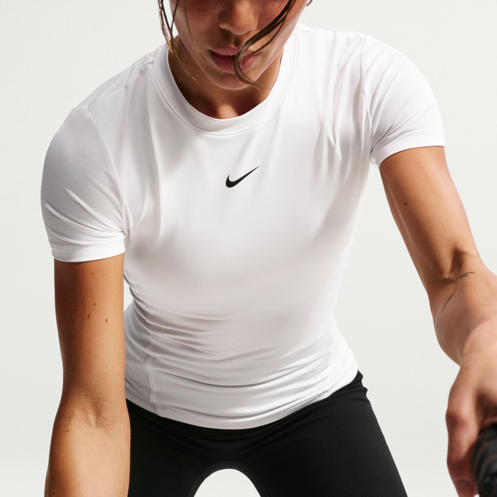 NIKE - One Fitted Ss Top Kadın Beyaz Tişört