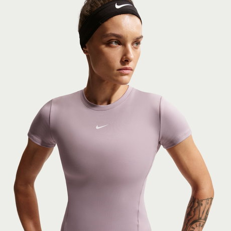 NIKE - One Fitted Ss Top Kadın Tişört