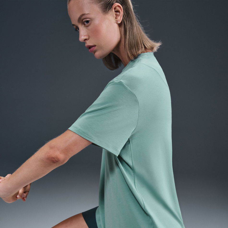One Relaxed Dri-FIT SS Top Kadın Tişört