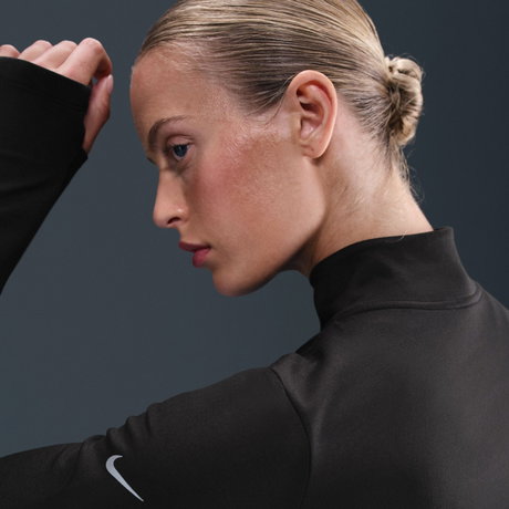 NIKE - One Therma-FIT HZ Midlayer Kadın Siyah Sweatshirt (1)
