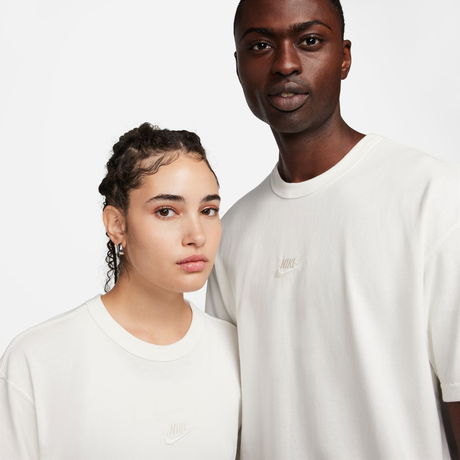 NIKE - Premium Essential Tee Erkek Beyaz Tişört (1)