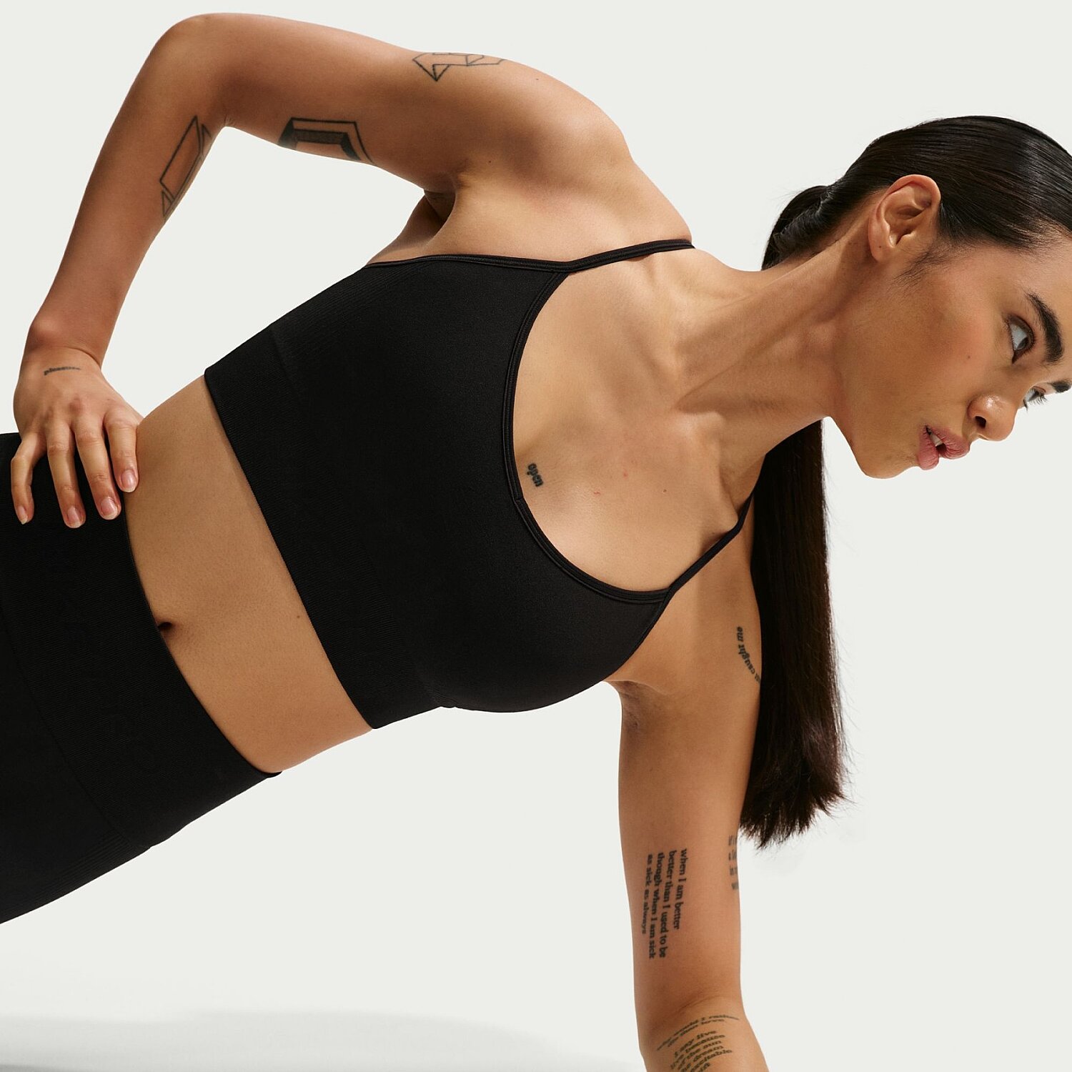 Женский спортивный бра Nike Pro Dri-FIT Seamless Ls Bra Sporcu Sütyeni