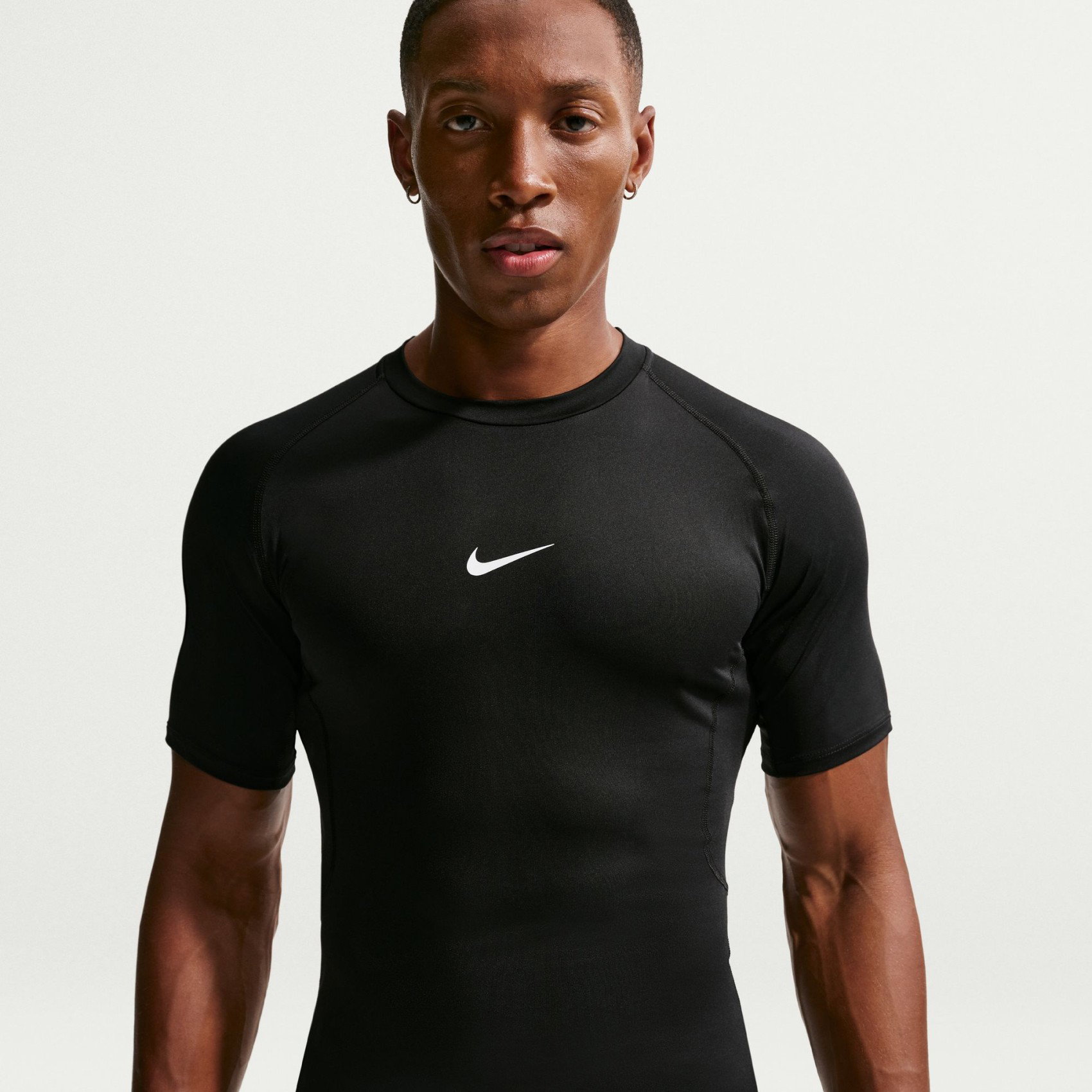 Nike Nike Pro Dri-FIT Tight Top Short-Sleeve Erkek Tişört FB7932-010