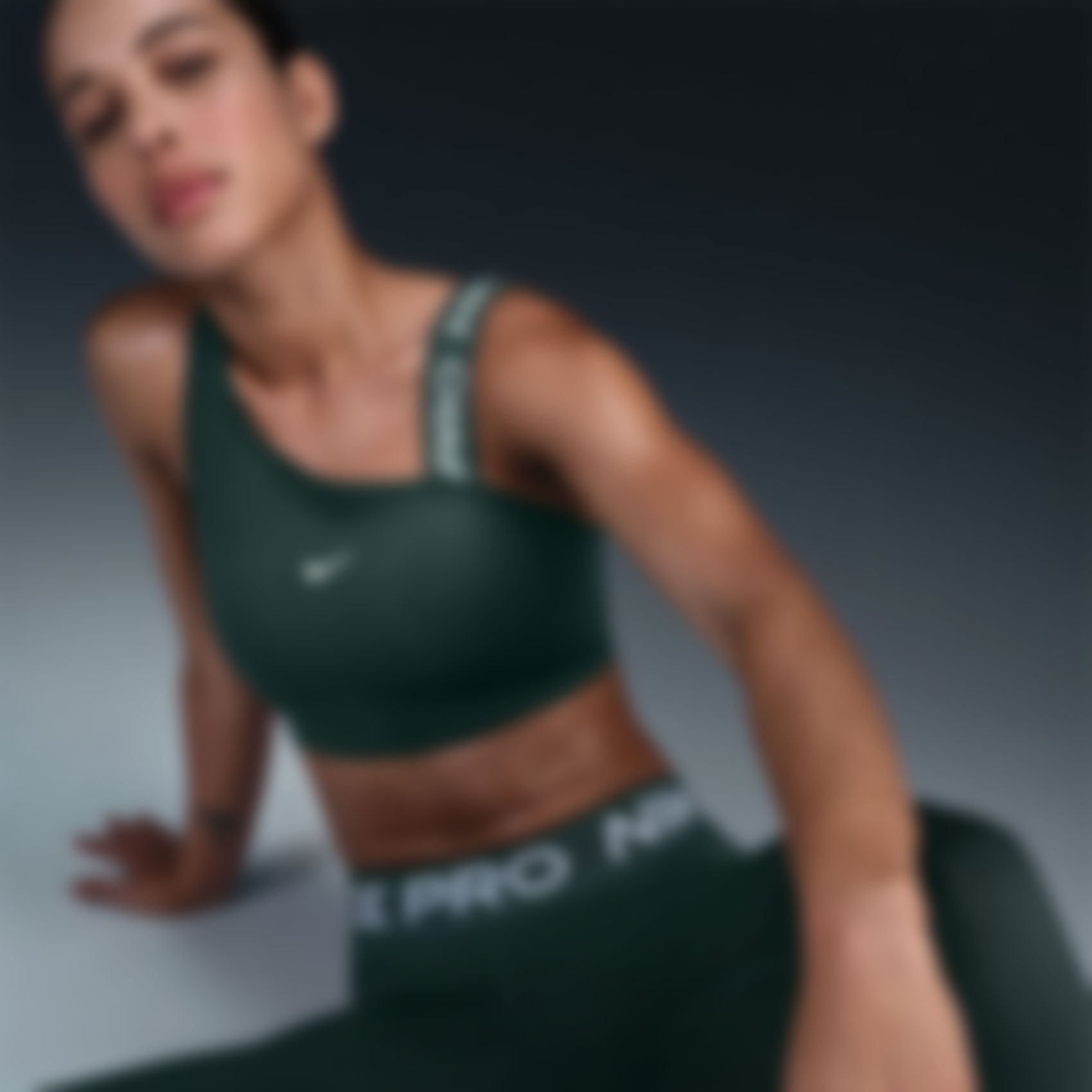 NIKE - Nike Pro Swoosh MS Asymmetrical Bra Kadın Sporcu Sütyeni (1)