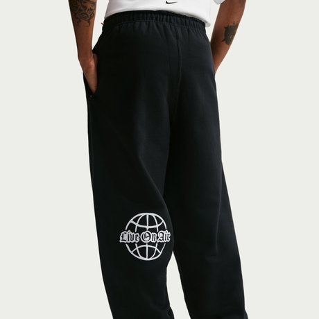 NIKE - Solo Swoosh Fleece Cuffed Pant Erkek Siyah Eşofman Altı (1)