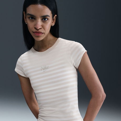 NIKE - Nike Sportswear Baby Tee GFX Kadın Tişört