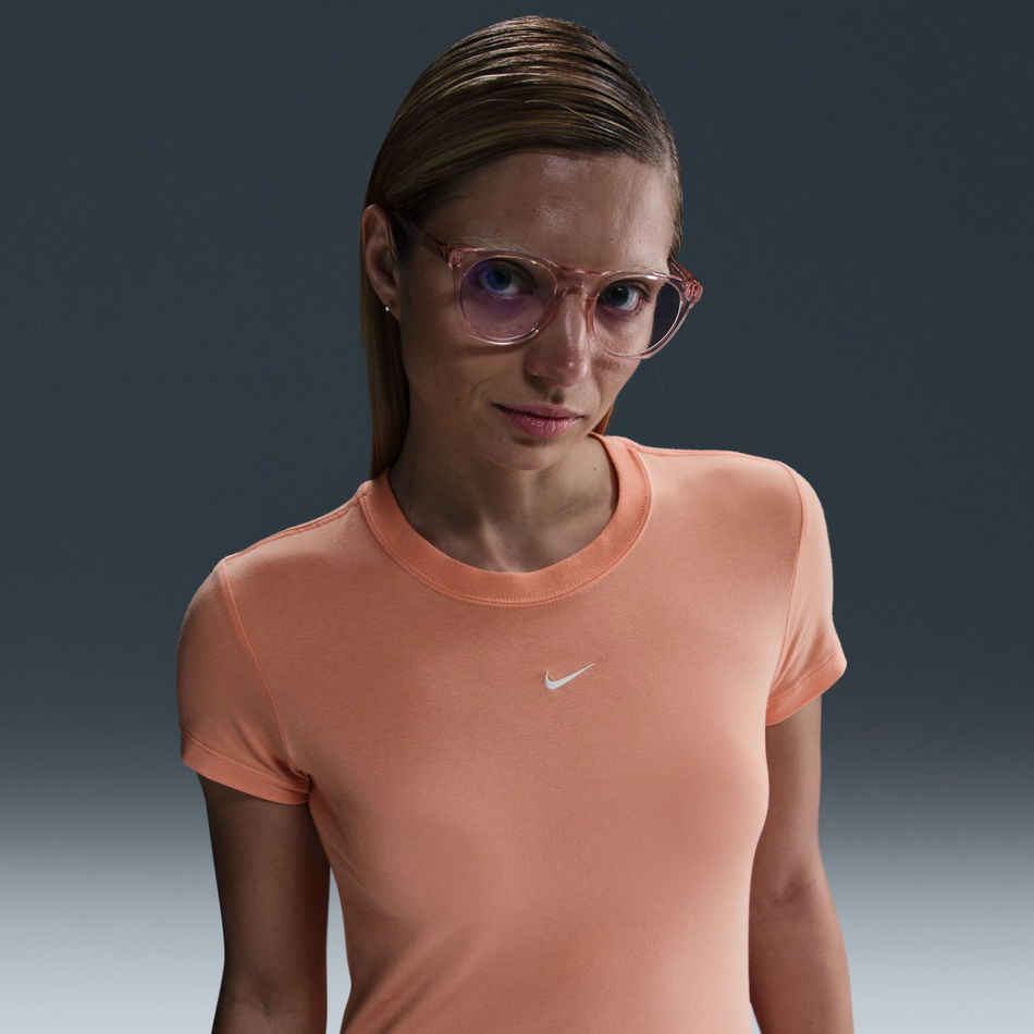 Nike Sportswear Chill Knit Crop Kadın Tişört