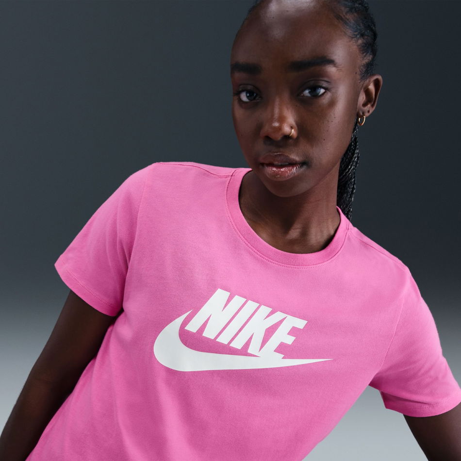 Nike Sportswear Club SS Tee Icon Futura Kadın Pembe Tişört
