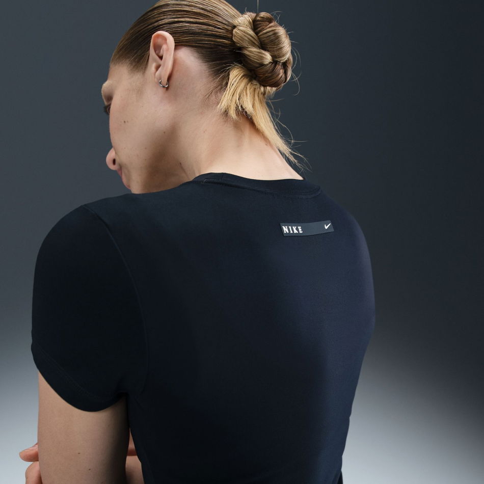 Nike Sportswear Crop Kadın Siyah Tişört