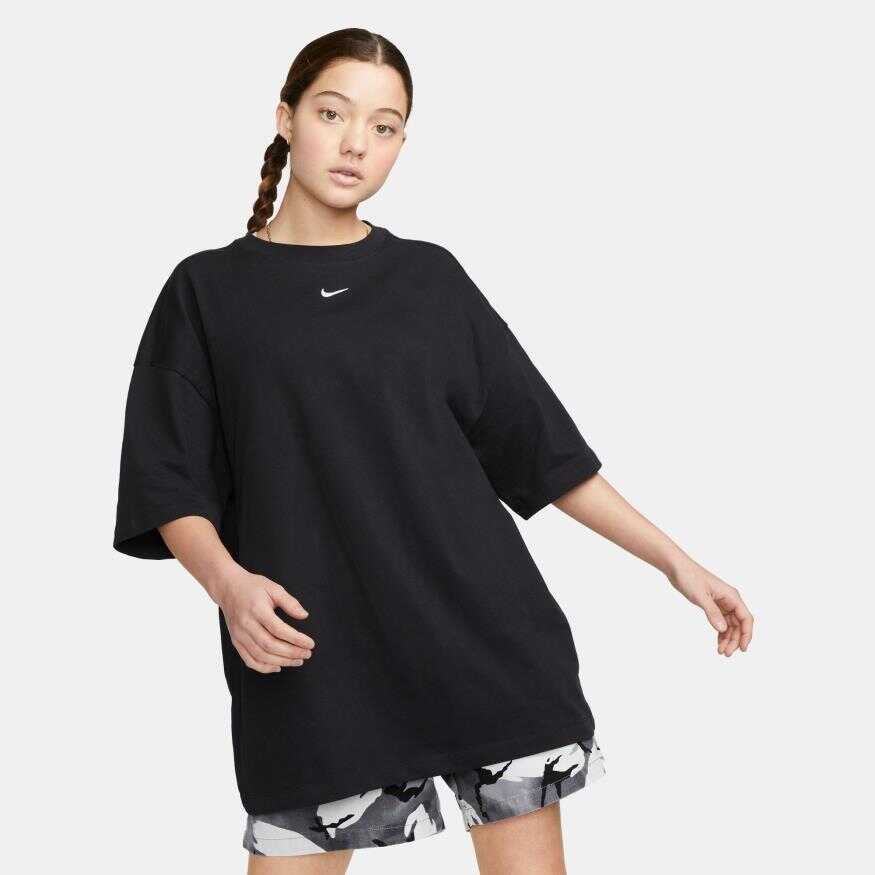 Nike sportswear essential top ss plus best sale