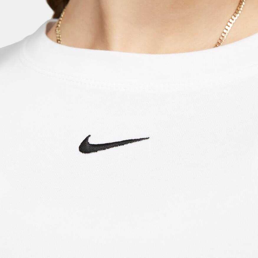 Nike t shirt with embroidered swoosh best sale