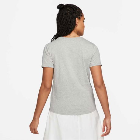 NIKE - NSW Tee Club Kadın Tişört (1)