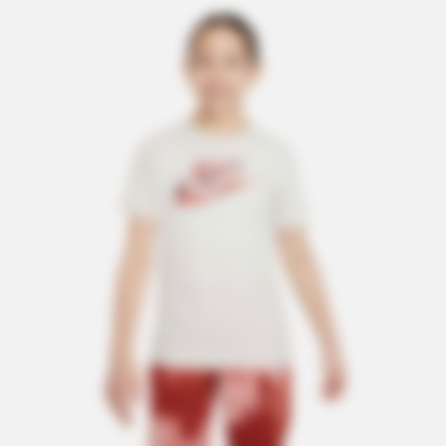 NIKE - NSW Tee Club Seasonal Camo Çocuk Tişört