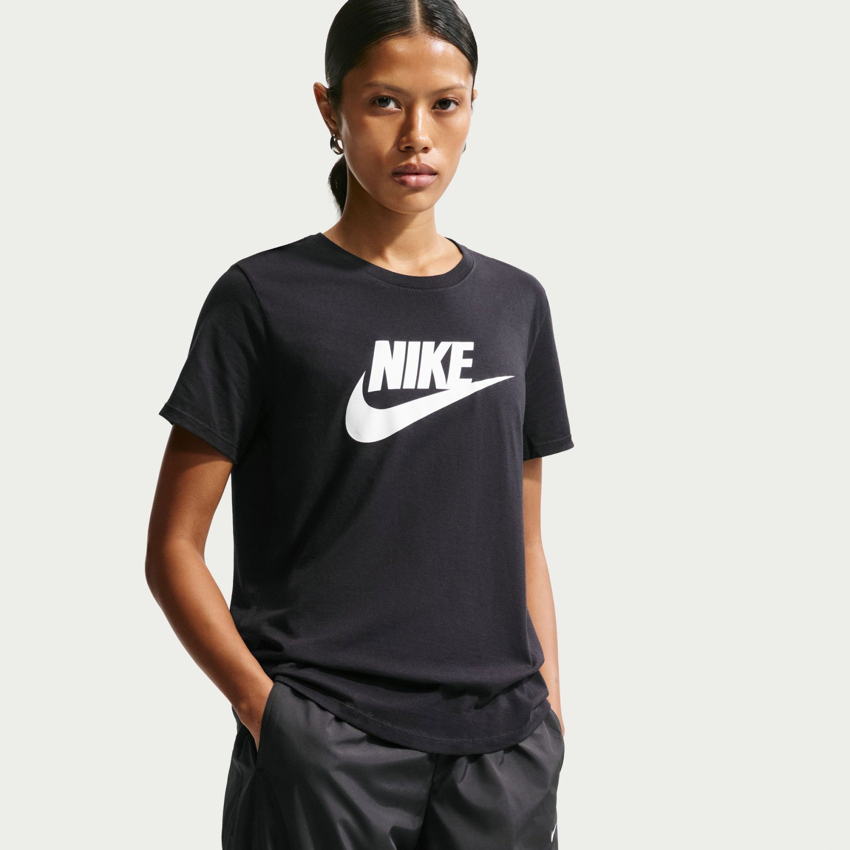 Nike NSW Tee Essential Kadın Tişört DX7906-010