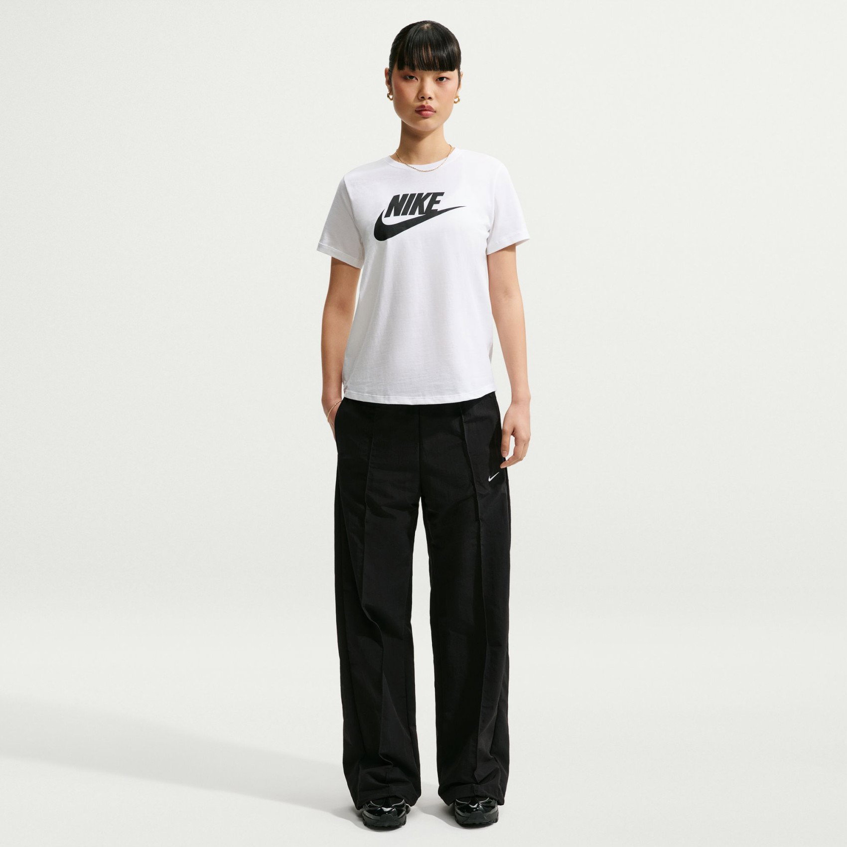 Nike NSW Tee Essential Kadın Tişört DX7906-100