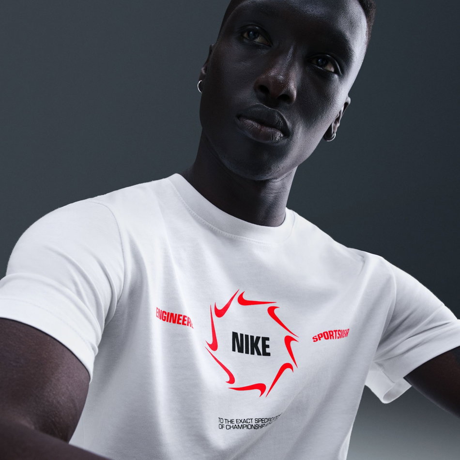 Nike Sportswear Tee Swoosh Erkek Beyaz Tişört
