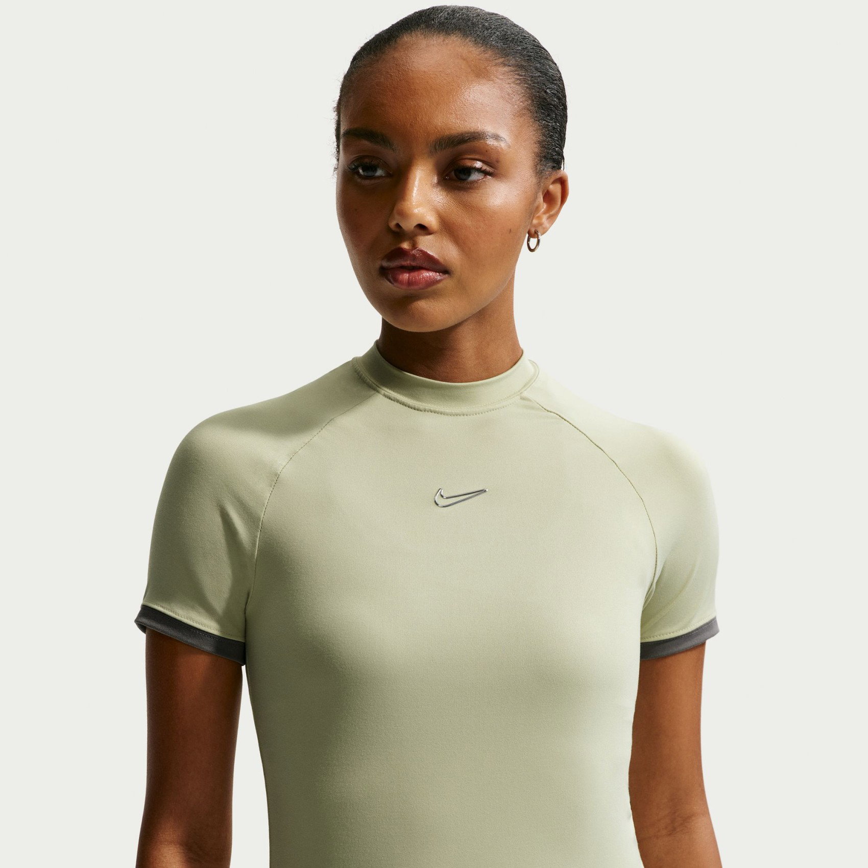 NIKE - Ss Fitted Top Gls Kadın Yeşil Tişört