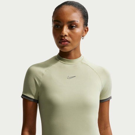 NIKE - Ss Fitted Top Gls Kadın Yeşil Tişört