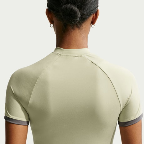 NIKE - Ss Fitted Top Gls Kadın Yeşil Tişört (1)