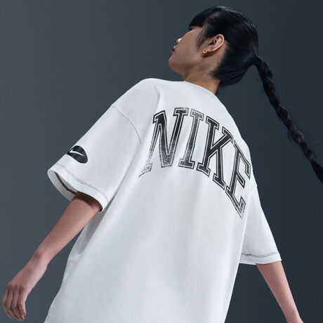 NIKE - Street SS Oversized Tee Kadın Beyaz Tişört (1)