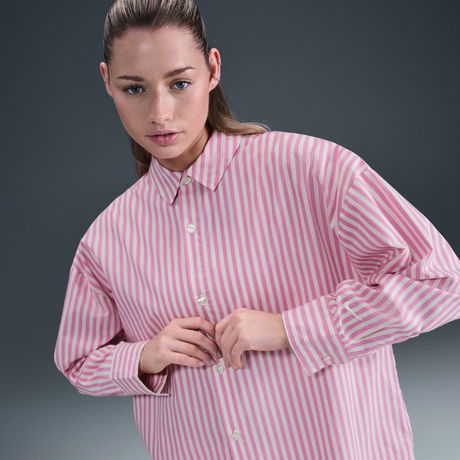 NIKE - Stripe Poplin Button-Up Kadın Pembe Gömlek