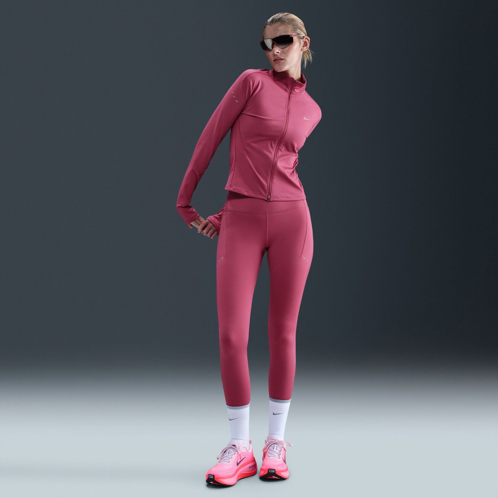 Nike Swift Dri-FIT FZ Midlayer Kadın Pembe Sweatshirt IB1998-634