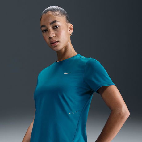NIKE - Swift Dri-FIT SS Top Kadın Tişört
